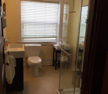Nob Hill House | Portland International Guesthouse