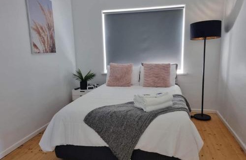 Portland House | Portland sea spa retreat with King bed Free Arcade sleeps 9