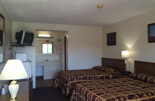 Port Ontario Hotel | Portlodge Motel
