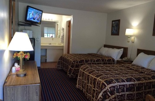 Port Ontario Hotel | Portlodge Motel