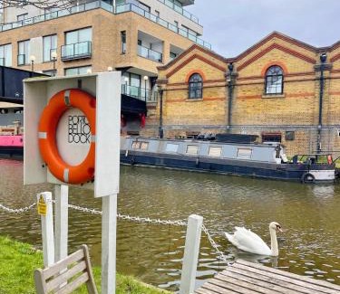 North Kensington Apartment | Portobello Dock Canalside Apartment