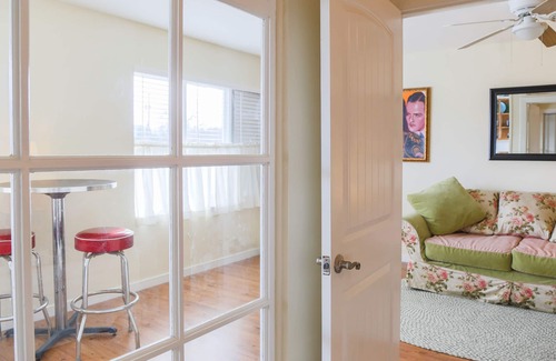 Kelseyville Apartment | Portrait Gallery, dntn Kville, Walk to Wine tasting/Restaurants/Antiques/Trails