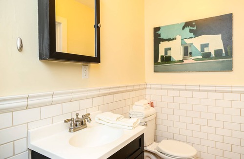 Kelseyville Apartment | Portrait Gallery, dntn Kville, Walk to Wine tasting/Restaurants/Antiques/Trails