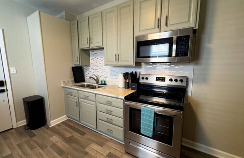 Portsmouth House | Portsmouth 2BR/1BA Getaway