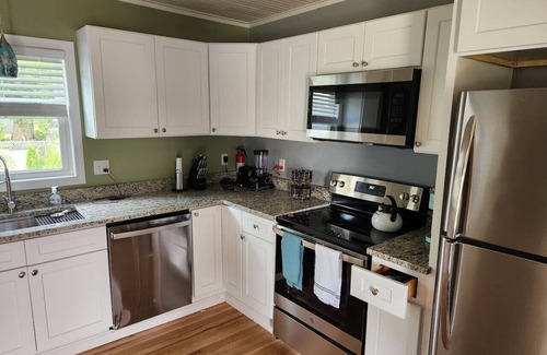 Portsmouth House | Portsmouth Beach cottage