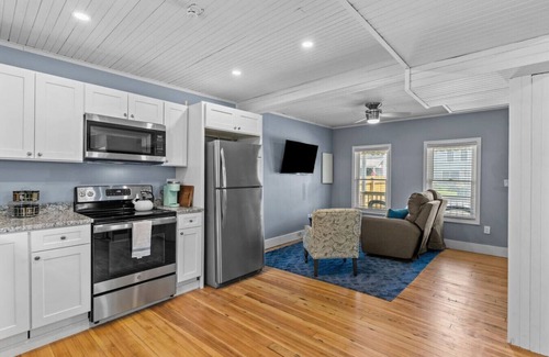Portsmouth House | Portsmouth Beach cottage