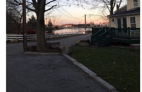 Portsmouth House | Portsmouth Downtown With A View And Bring Your Dog Too!