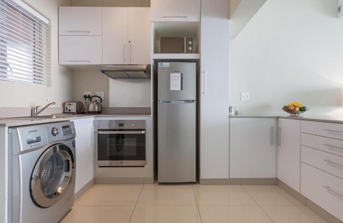 Green Point Apartment | Portswood Mews 3 by CTHA