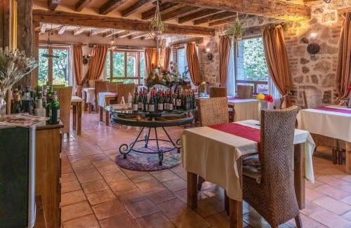 Collado Hermoso Hotel | Posada Restaurante Fuenteplateada