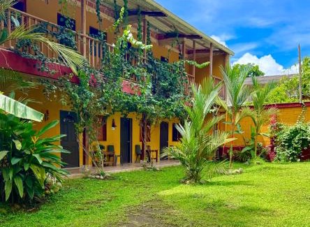 Bahia Solano Hotel | Posada Turística Rocas De Cabo Marzo