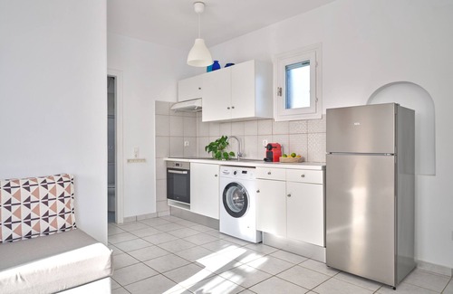 Piso Livadi House | Poseidon | 2 Bedroom Family Apartment with Sea View and Patio, Cleopatra Homes Paros