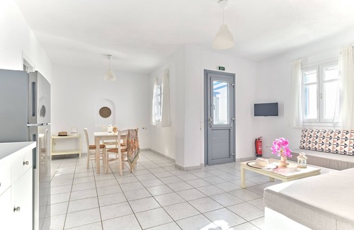 Piso Livadi House | Poseidon | 2 Bedroom Family Apartment with Sea View and Patio, Cleopatra Homes Paros