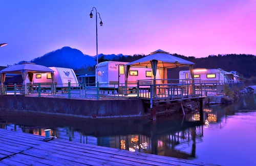 Oeseo RV Rental | Poseidon Caravan - Campsite