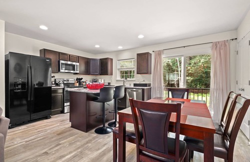 Captain's Cove House | Poseidon's Oasis - Pet friendly, Screened porch!