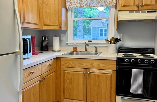 Southern Shores House | Poseidon’s Mini Getaway: Serene Outer Banks Retreat Near the Beach