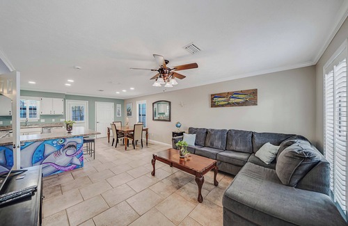 El Centro Beach House | Poseidon’s Paradise Beach House.nBeach, Pools, Art, Sleeps 6, 1000 sq ft.