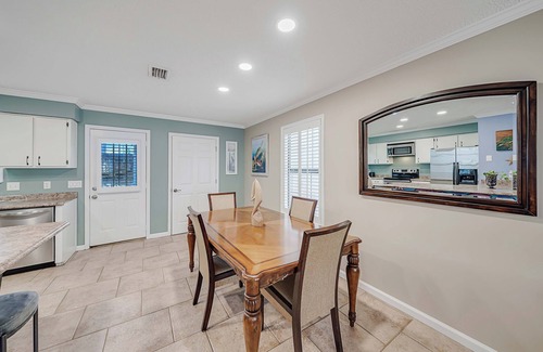 El Centro Beach House | Poseidon’s Paradise Beach House.nBeach, Pools, Art, Sleeps 6, 1000 sq ft.