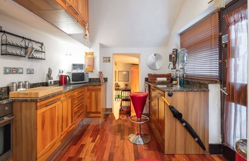 Kensington Apartment | Posh 2 bed 1 bath, parquet floor, Kensington W8 Home to Prince and Princess