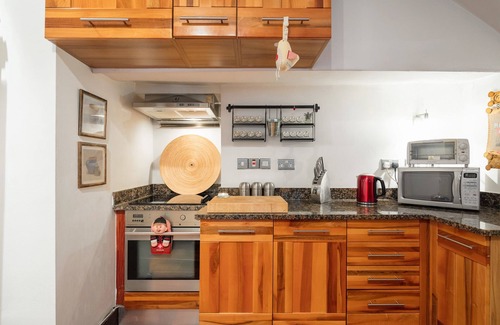 Kensington Apartment | Posh 2 bed 1 bath, parquet floor, Kensington W8 Home to Prince and Princess