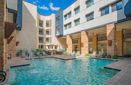 North Scottsdale Apartment | Posh 2BR Kierland Commons, TPC Golf, Pool, Gym, W-D