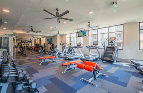 North Scottsdale Apartment | Posh 2BR Kierland Commons, TPC Golf, Pool, Gym, W-D