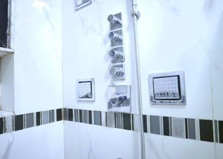 Kandivali East Villa | Posh 4.5 Bedroom villa with terrace and pool