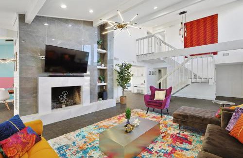 Grand Prairie House | Posh 5BD w Pool Hot Tub Cinema Patio Foosball