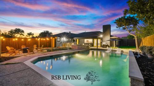 Northwest Dallas House | Posh 6BR 2,5BA Holiday Home with Pool, Media-Game Room & Hot Tub