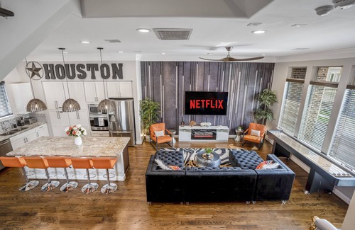 Midtown House | Posh Dtwn/Midtown Home Stunning Roof-Top Terrace -Sleeps 16 -4 bedrooms 3.5 bath