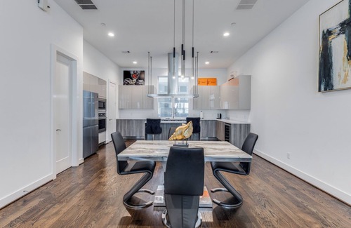 Spring Branch East House | Posh Italian home with a rooftop terrace in the heart of Houston!