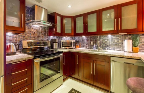 Waikiki Condo | Posh & Lavish . 2 ADJOINING SUITES . Direct Ocean Views