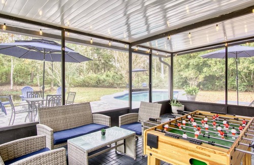 Southside House | ~Posh Panda Landing Sleeps 8 Heated Pool & Pond~