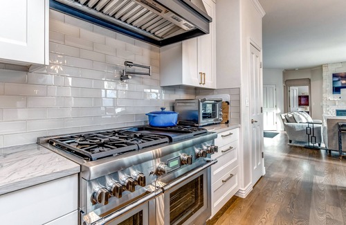 Summit Park House | Posh Park City Paradise | Designer Interior, Hot Tub, Game Room & Epic Deck