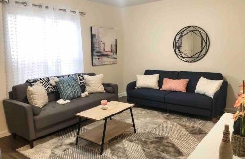 Durham House | * Posh Place * King Bed * Long Term Stays *