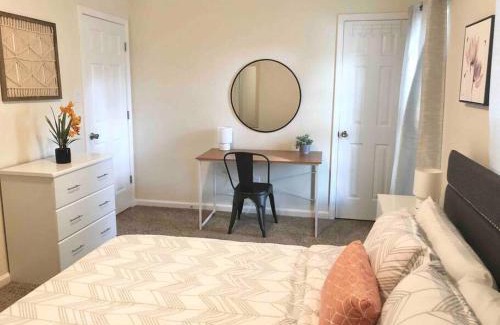 Durham House | * Posh Place * King Bed * Long Term Stays *
