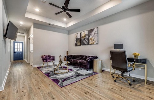 Barker House | Posh royalty living in a gated new neighborhood!