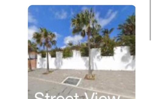 Humewood Apartment | Posh Spot on the beachfront sleeps 5