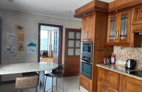 La Colina Cabin | POSHEST QUITO, 2 BDR+FULL BTHR, 3 BEDS, LIVING ROOM 65" TV, FULL KITCHEN+LAUNDRY