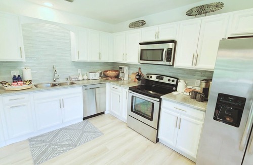 Hunt Club Condo | POSHPADZ Hideaway Villa 2 bed 2 bath PGA National Close to Beaches-Sleeps 5