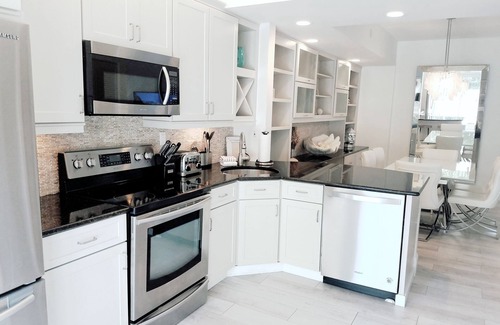 Bella Vista Condo | POSHPADZ-Sandpiper Villa Walk to Jupiter Beach-Bella Vista