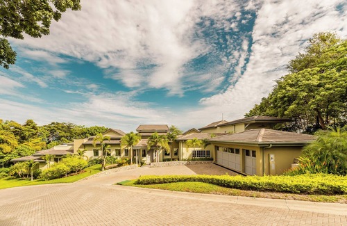 Papagayo Peninsula House | Positioned along the shores of enchanting Papagayo Peninsula, dont miss out!