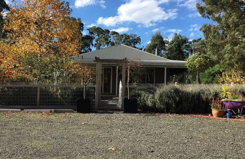 Ross Creek Cottage | Post Office Cottage- relax in peaceful surrounds.