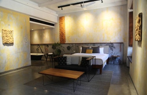 Kochi Hotel | Postcard Mandalay Aula Kochi