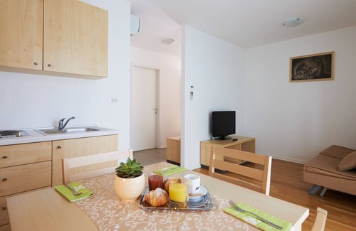 Postojna House | Postojna Cave Rooms & Apartments Proteus