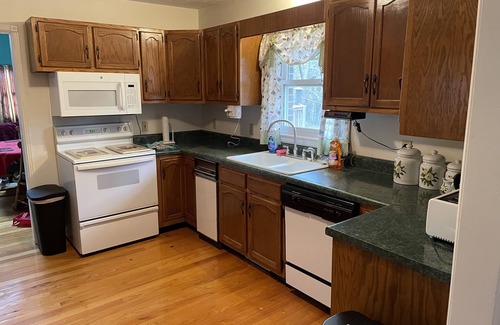 Bowling Green House | Poteet Rental Properties 30 Days or more Air B&B
