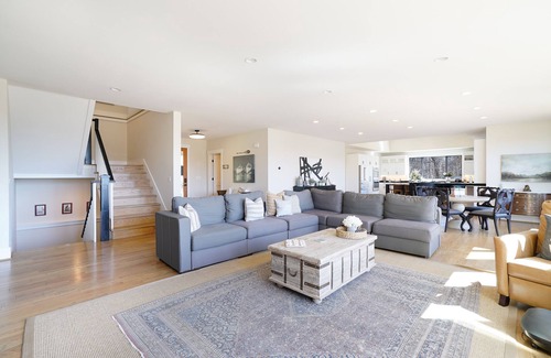 Potomac House | POTOMAC BREATH-TAKING RIVER VIEW, "THE VIEWPOINT,” MINUTES FROM DC