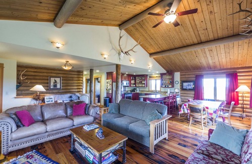 Harrison Cabin | Potosi Creek Cabin near Pony