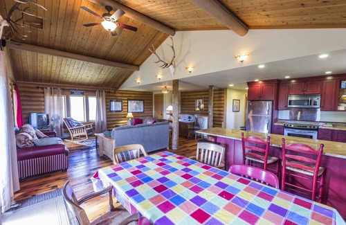 Harrison Cabin | Potosi Creek Cabin near Pony