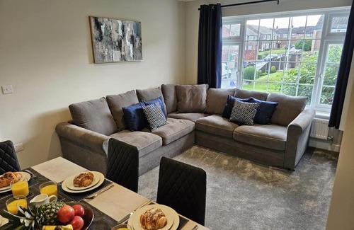 Leavesden Apartment | Potter's Escape-walking distance from The Studios!