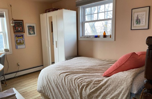 Malpeque House | Potter's home in picturesque Malpeque PE, surrounded by fields, 5 min from beach